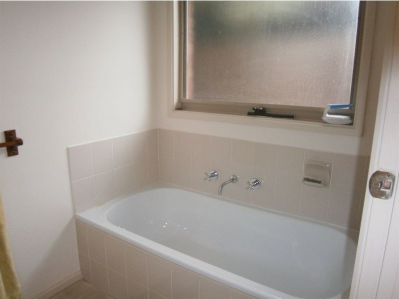 17 Lang Road, Langwarrin VIC 3910