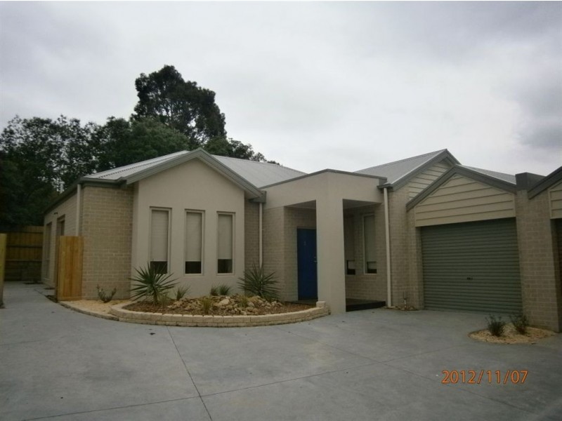 3/4 Maple Street, Langwarrin VIC 3910