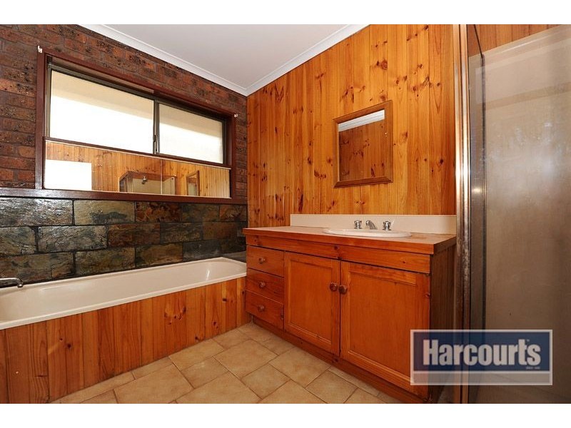 4 Carisbrook Court, Langwarrin VIC 3910