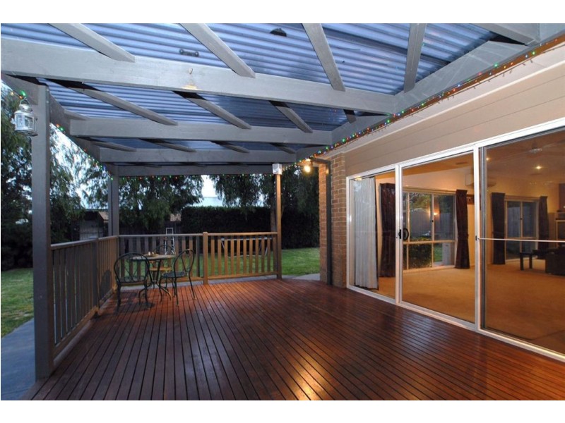 17 Morecroft Way, Langwarrin VIC 3910