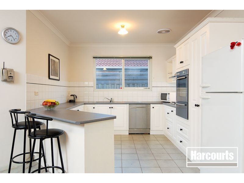 11 Hamilton Drive, Cranbourne North VIC 3977