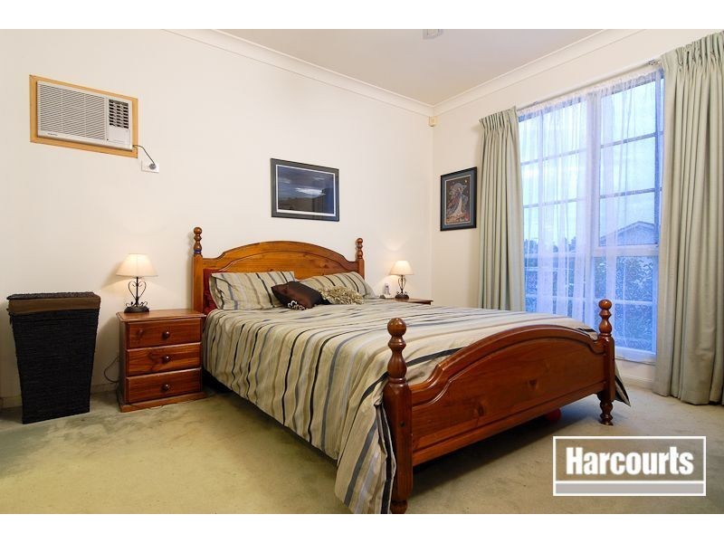 11 Hamilton Drive, Cranbourne North VIC 3977