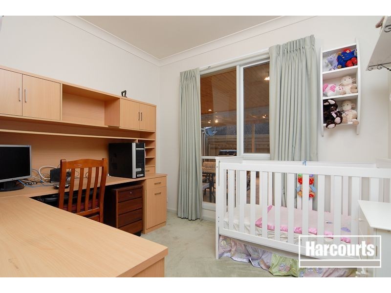 11 Hamilton Drive, Cranbourne North VIC 3977