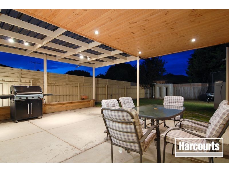 11 Hamilton Drive, Cranbourne North VIC 3977