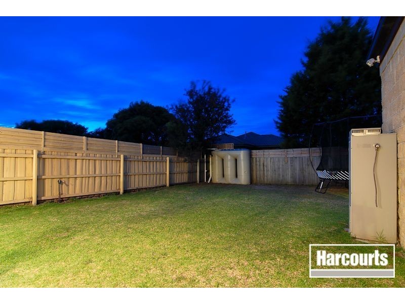 11 Hamilton Drive, Cranbourne North VIC 3977