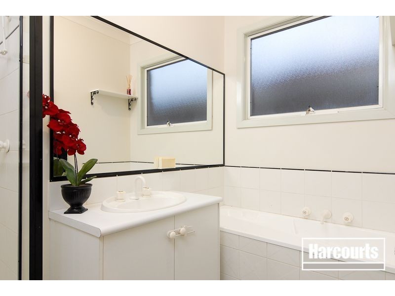 11 Hamilton Drive, Cranbourne North VIC 3977