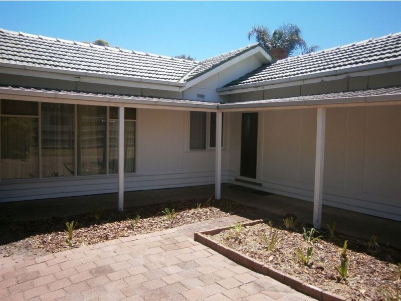 95A Rosslyn Avenue, Seaford VIC 3198