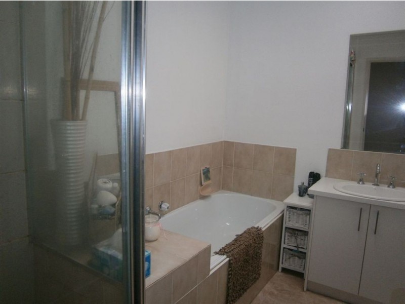 2/93 Allied Drive, Carrum Downs VIC 3201