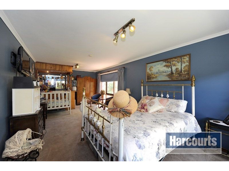 98 Yarralumla Dr, Langwarrin VIC 3910