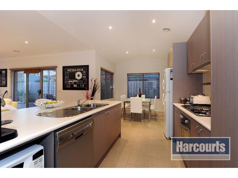 72 Huntingtower Cres, Langwarrin VIC 3910