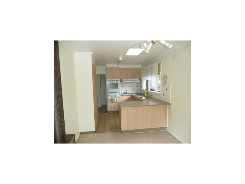 18 Cranbourne Drive, Cranbourne VIC 3977