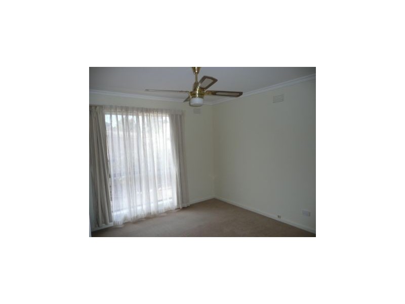 18 Cranbourne Drive, Cranbourne VIC 3977