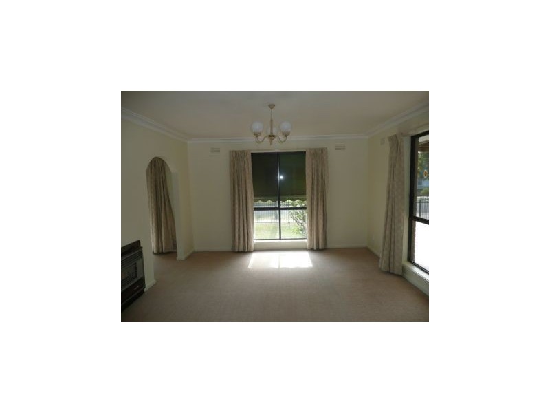 18 Cranbourne Drive, Cranbourne VIC 3977