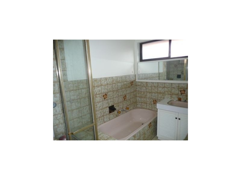 18 Cranbourne Drive, Cranbourne VIC 3977