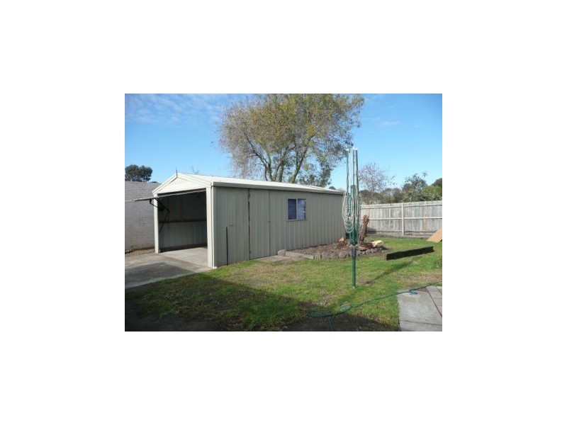 18 Cranbourne Drive, Cranbourne VIC 3977