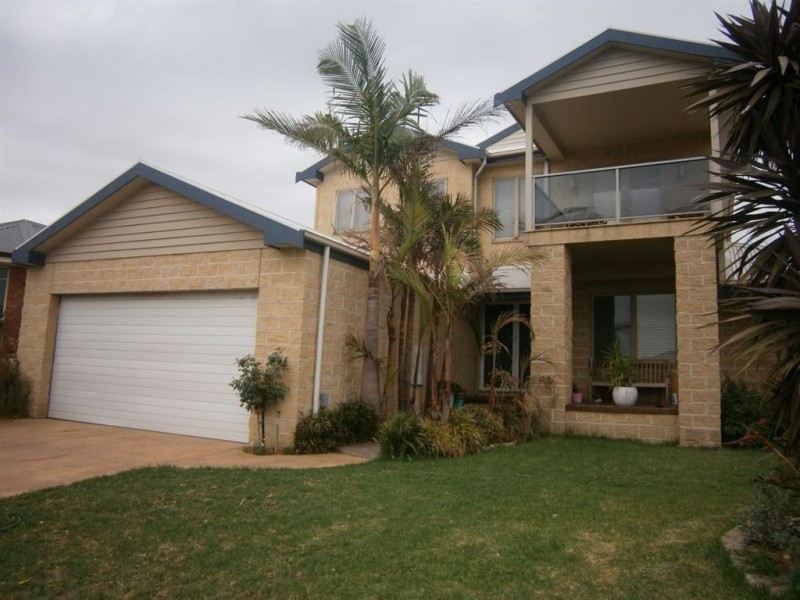 2 Coach House Lane, Skye VIC 3977