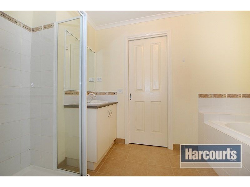 2/60 Sunny Vale Drive, Langwarrin VIC 3910