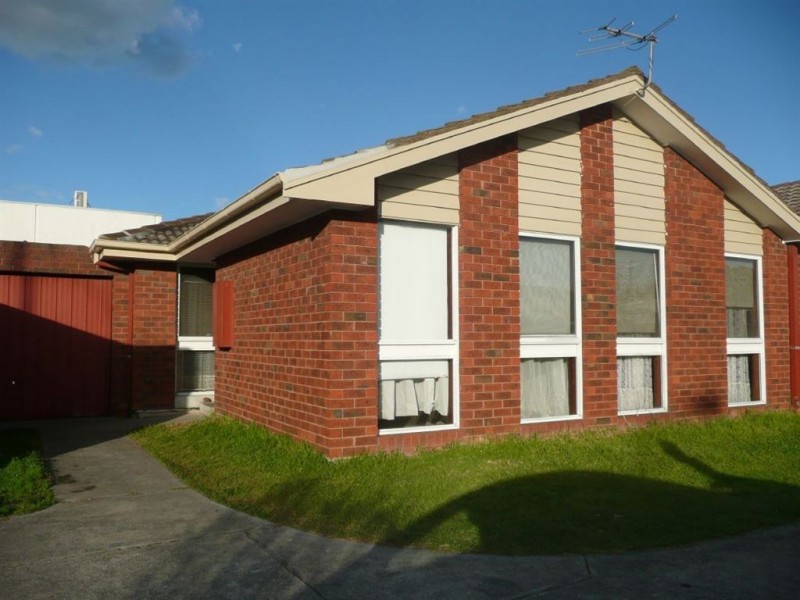 2/16 Childers Street, Cranbourne VIC 3977