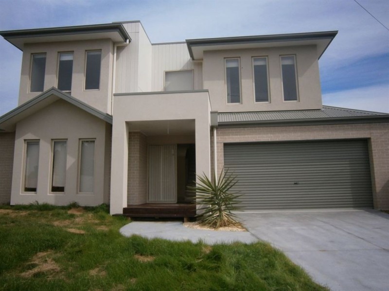 1/4 Maple Street, Langwarrin VIC 3910