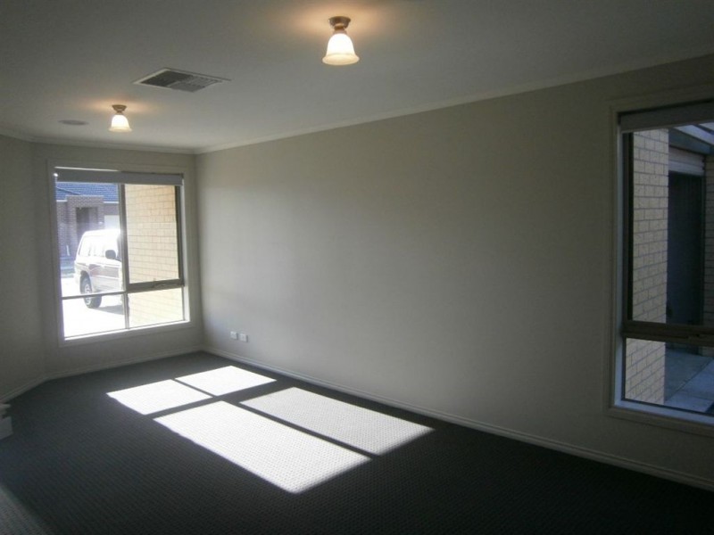 24 Myhaven Circuit, Carrum Downs VIC 3201