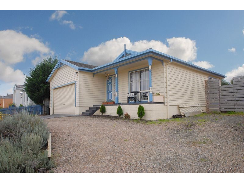 16 Romsey Place, Langwarrin VIC 3910