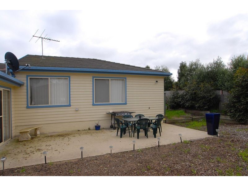 16 Romsey Place, Langwarrin VIC 3910