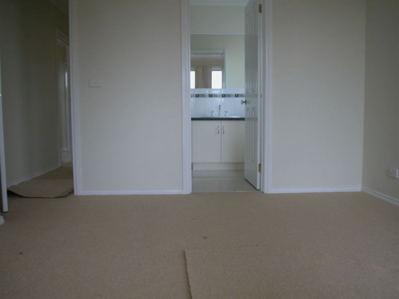 2/57 Cranbourne Drive, Cranbourne VIC 3977