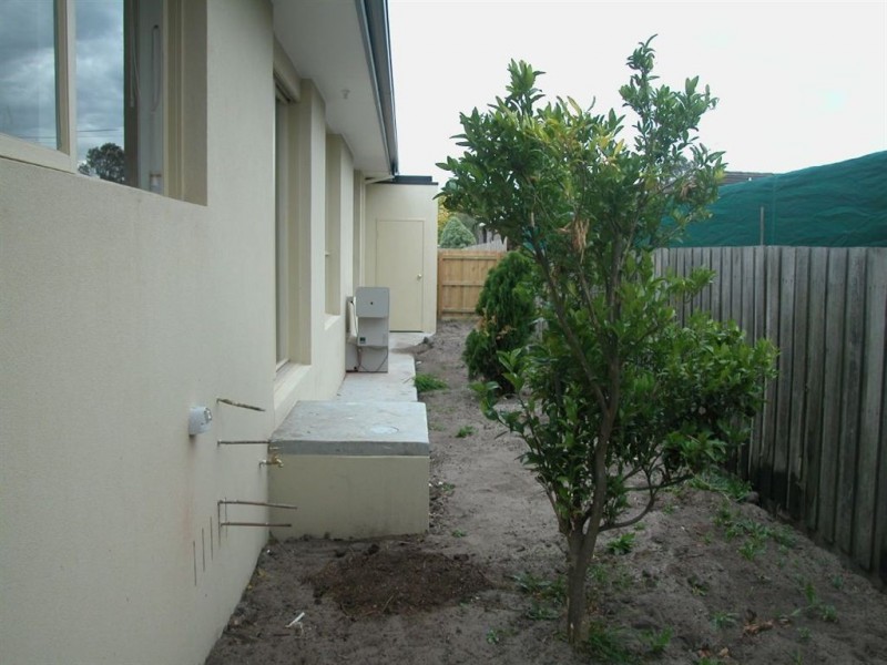 2/57 Cranbourne Drive, Cranbourne VIC 3977