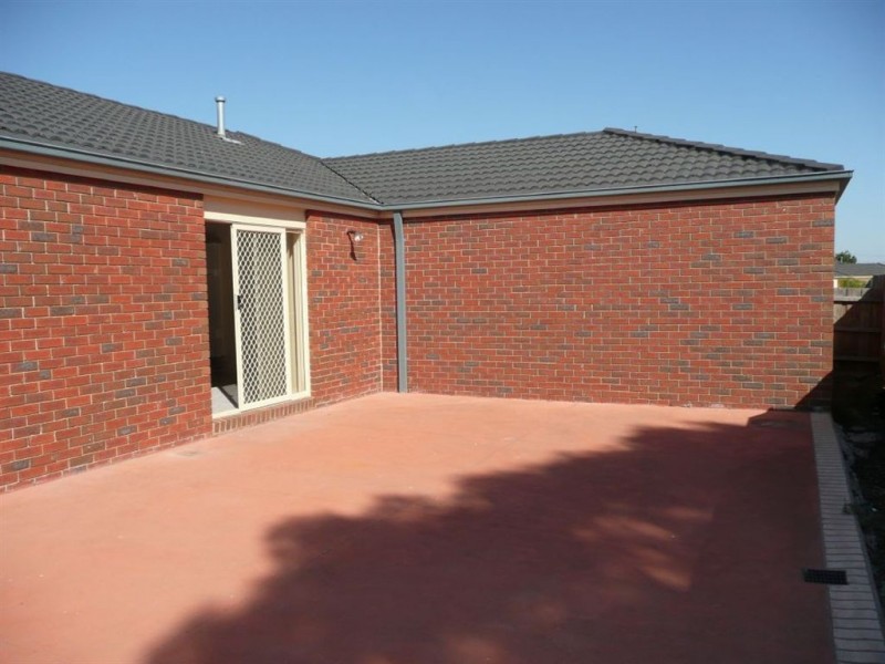 4 Wisteria Court, Skye VIC 3977