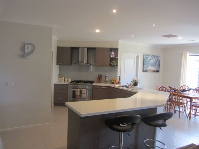 25 Alysha Avenue, Lyndhurst VIC 3975