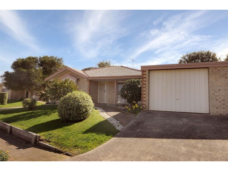 2/15 Peninsula Crescent, Langwarrin VIC 3910