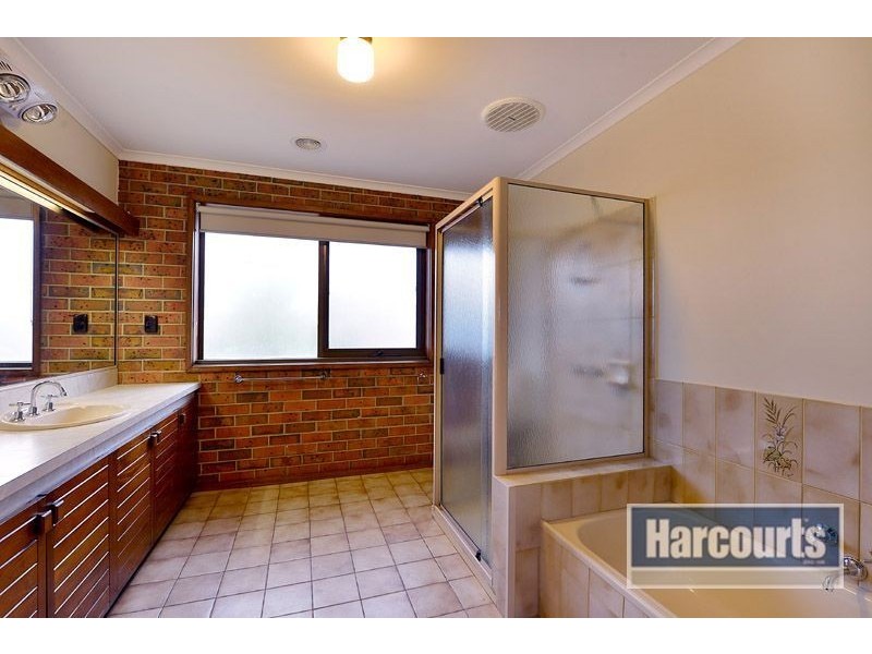 6 Southampton Drive, Langwarrin VIC 3910