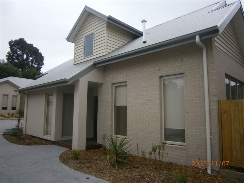 2/4 Maple Street, Langwarrin VIC 3910