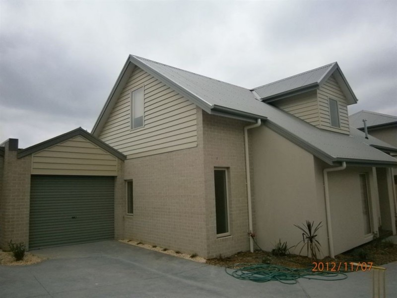 2/4 Maple Street, Langwarrin VIC 3910