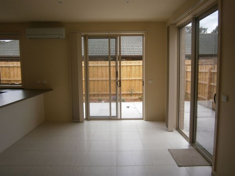 2/4 Maple Street, Langwarrin VIC 3910