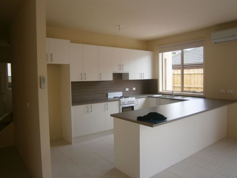 2/4 Maple Street, Langwarrin VIC 3910