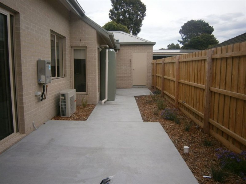 2/4 Maple Street, Langwarrin VIC 3910