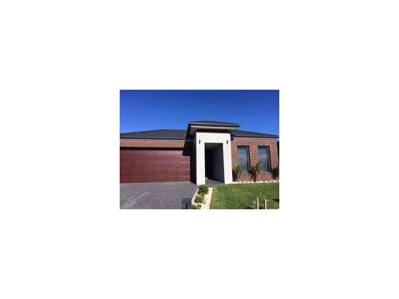 10 Dusky Bells Drive, Cranbourne West VIC 3977