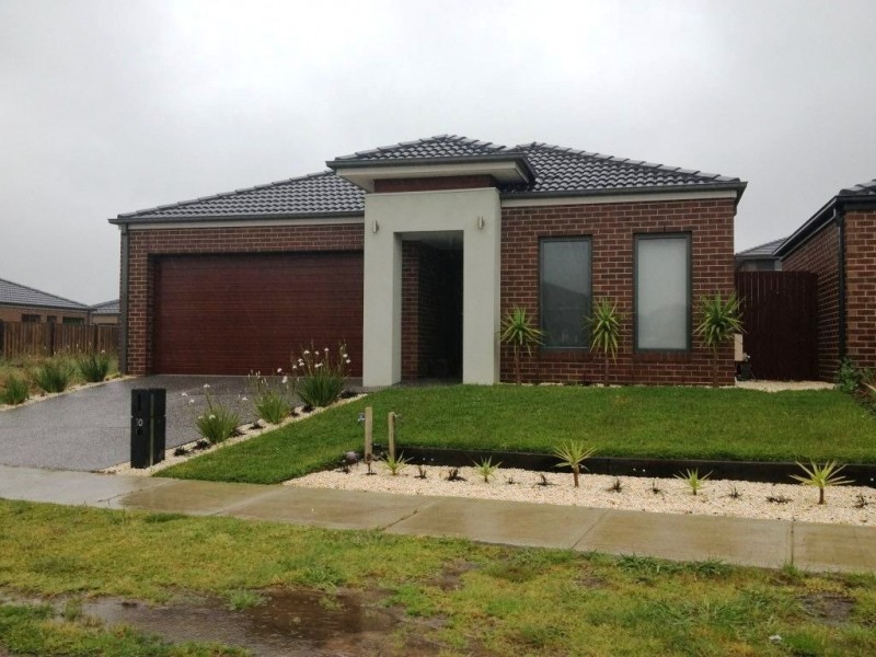 10 Dusky Bells Drive, Cranbourne West VIC 3977