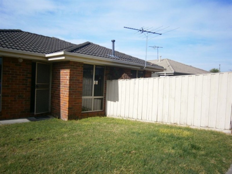 1/35 Dunn Crescent, Langwarrin VIC 3910