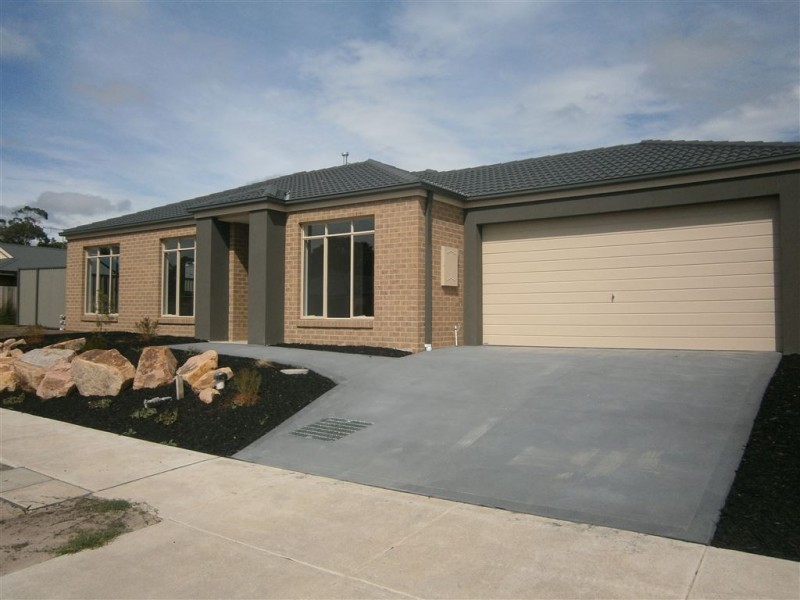 11 Warrenwood Place, Langwarrin VIC 3910