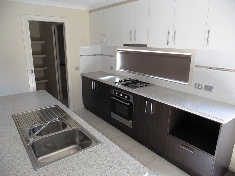 20 Crowe Avenue, Cranbourne West VIC 3977