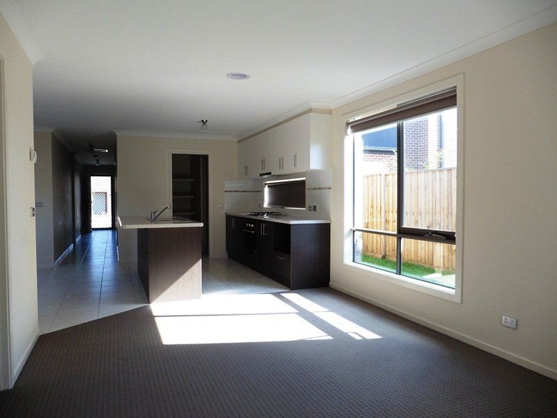 20 Crowe Avenue, Cranbourne West VIC 3977