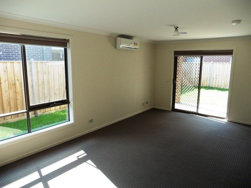 20 Crowe Avenue, Cranbourne West VIC 3977