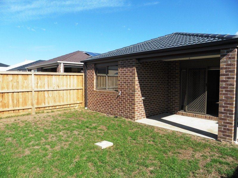 20 Crowe Avenue, Cranbourne West VIC 3977
