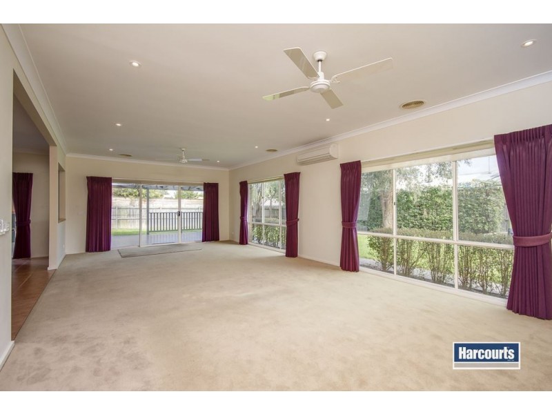17 Morecroft Way, Langwarrin VIC 3910