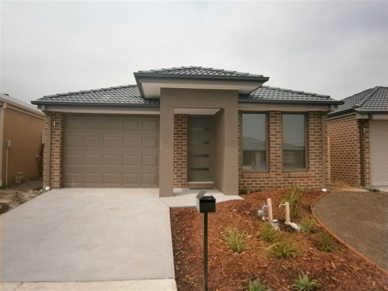 34 Hayton Park Boulevard, Cranbourne West VIC 3977