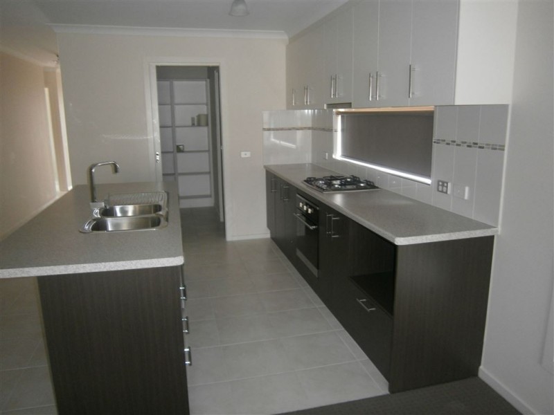 34 Hayton Park Boulevard, Cranbourne West VIC 3977