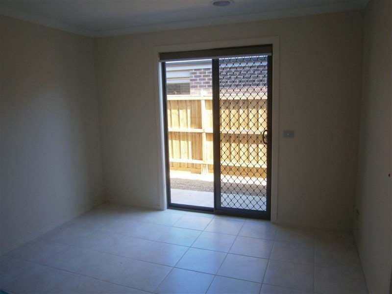 34 Hayton Park Boulevard, Cranbourne West VIC 3977