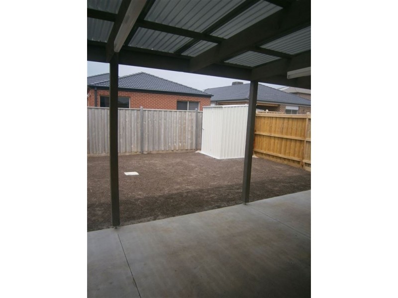 34 Hayton Park Boulevard, Cranbourne West VIC 3977